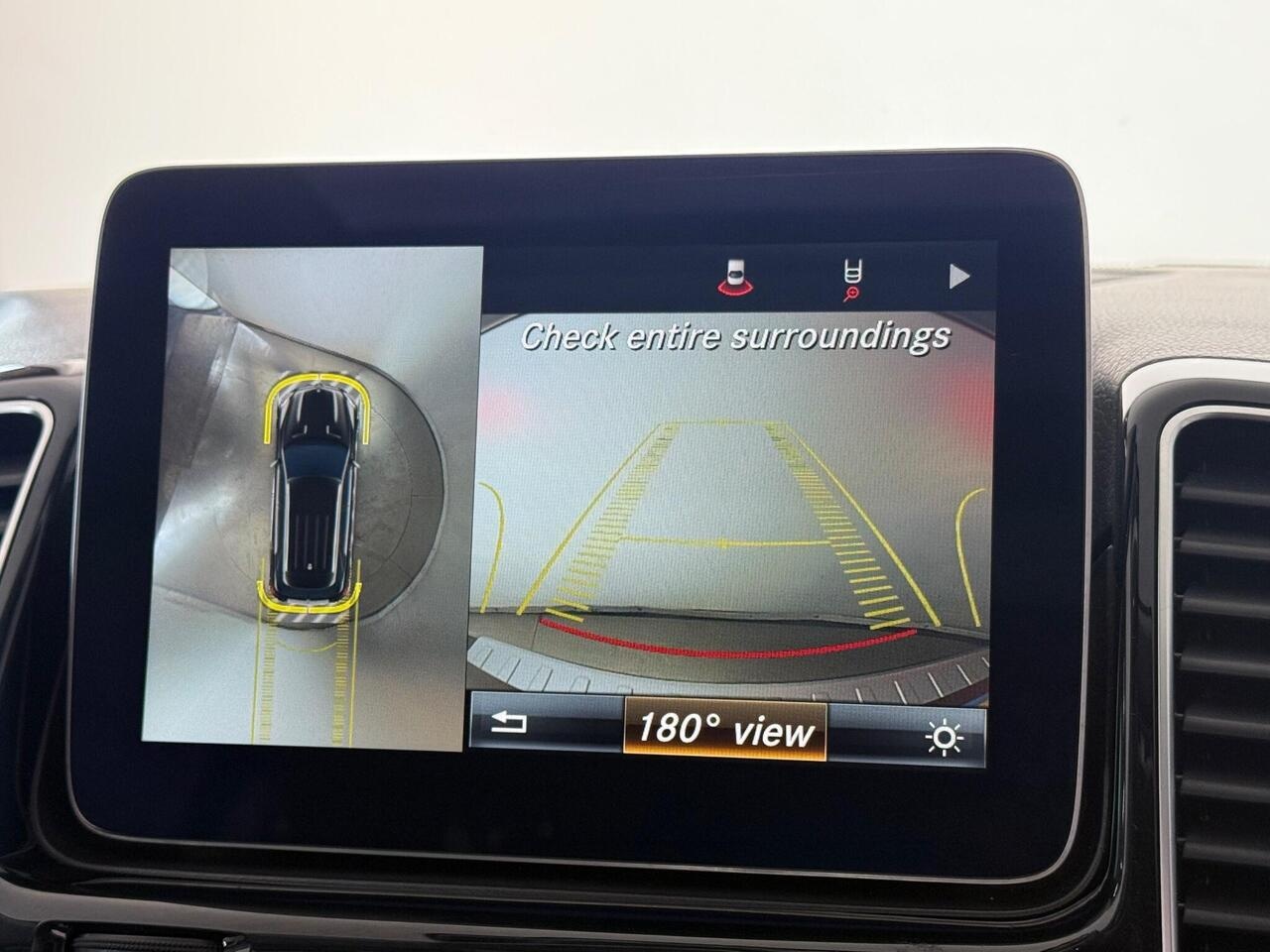 Mercedes-Benz GLE thumbnail Infotainment System