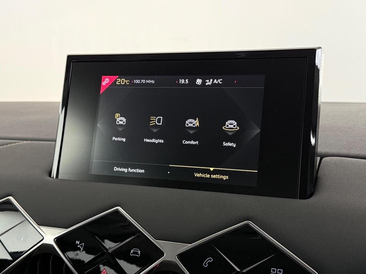 DS AUTOMOBILES DS 3 CROSSBACK thumbnail Infotainment System