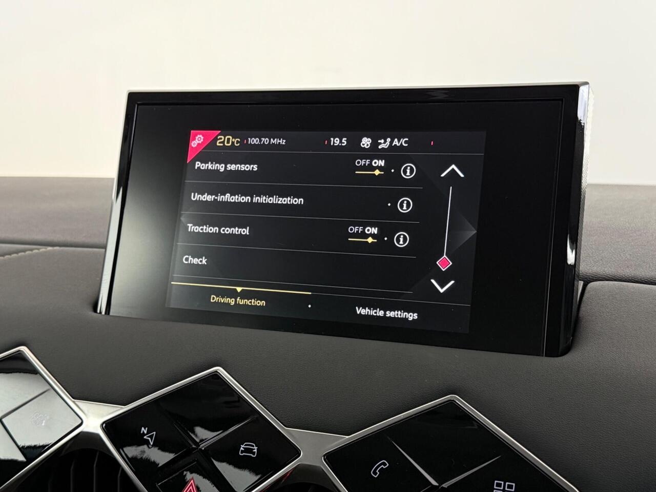 DS AUTOMOBILES DS 3 CROSSBACK thumbnail Infotainment System