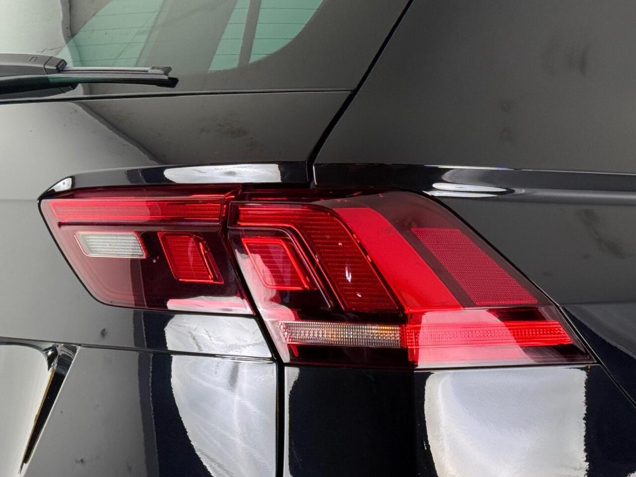 Volkswagen Tiguan thumbnail Lights Rear