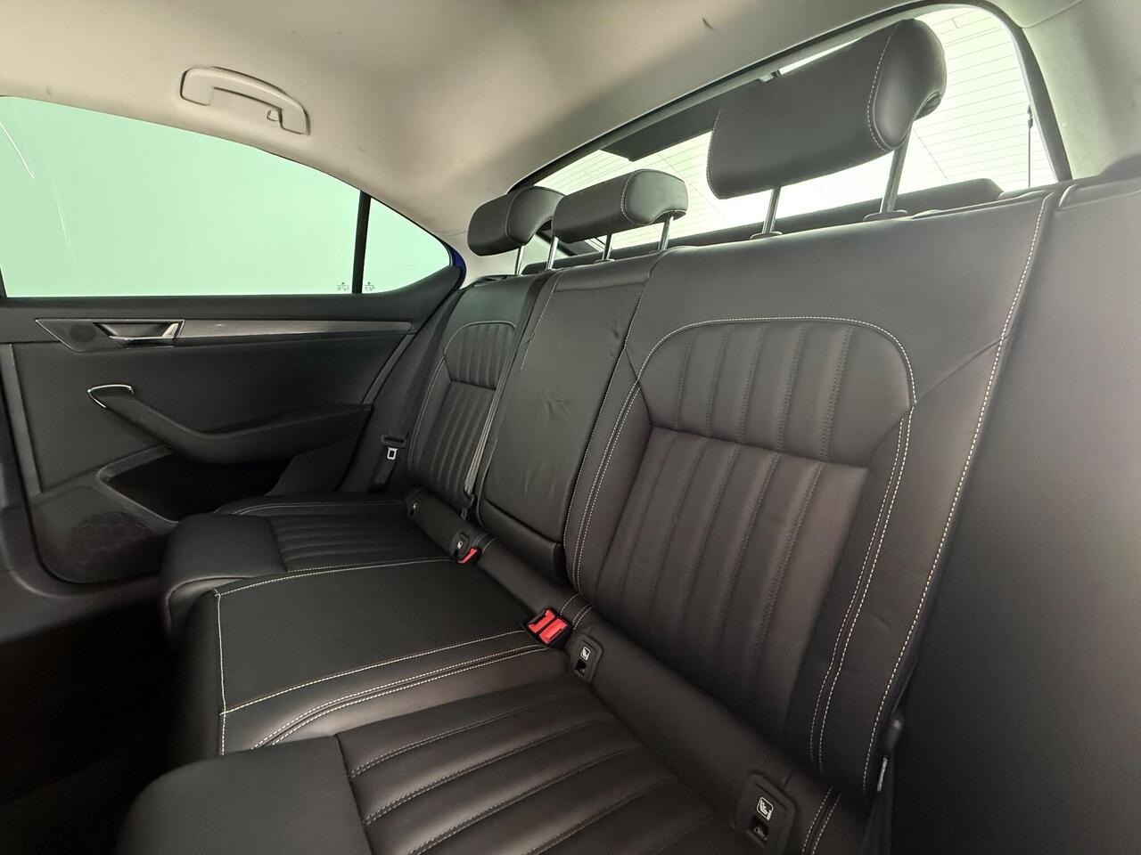 Skoda Superb thumbnail Seats Rear