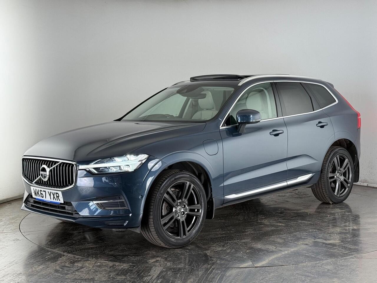 Volvo XC60 thumbnail Front Left