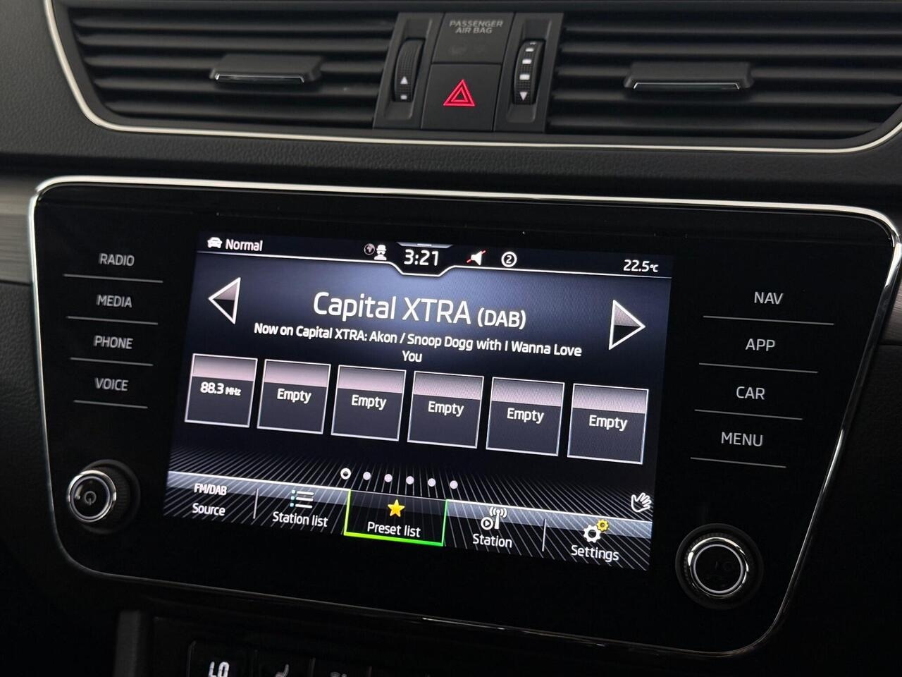 Skoda Superb thumbnail Infotainment System