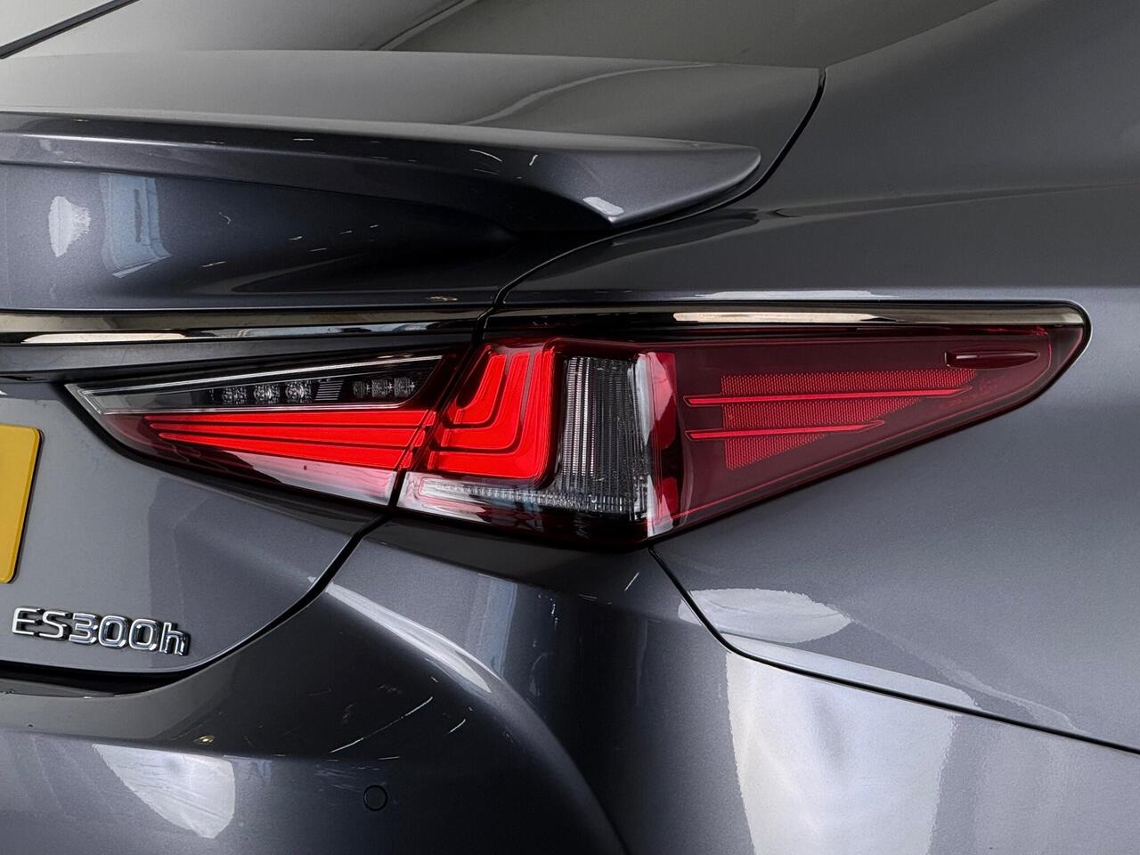 Lexus ES thumbnail Lights Rear