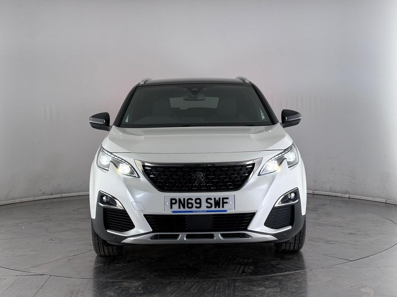 Peugeot 3008 thumbnail Front