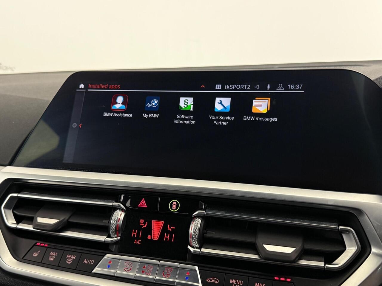 BMW 3 Series thumbnail Infotainment System