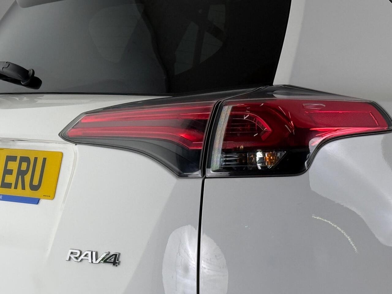 Toyota RAV4 thumbnail Lights Rear