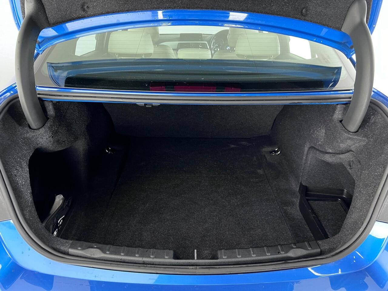 BMW 3 Series thumbnail Boot