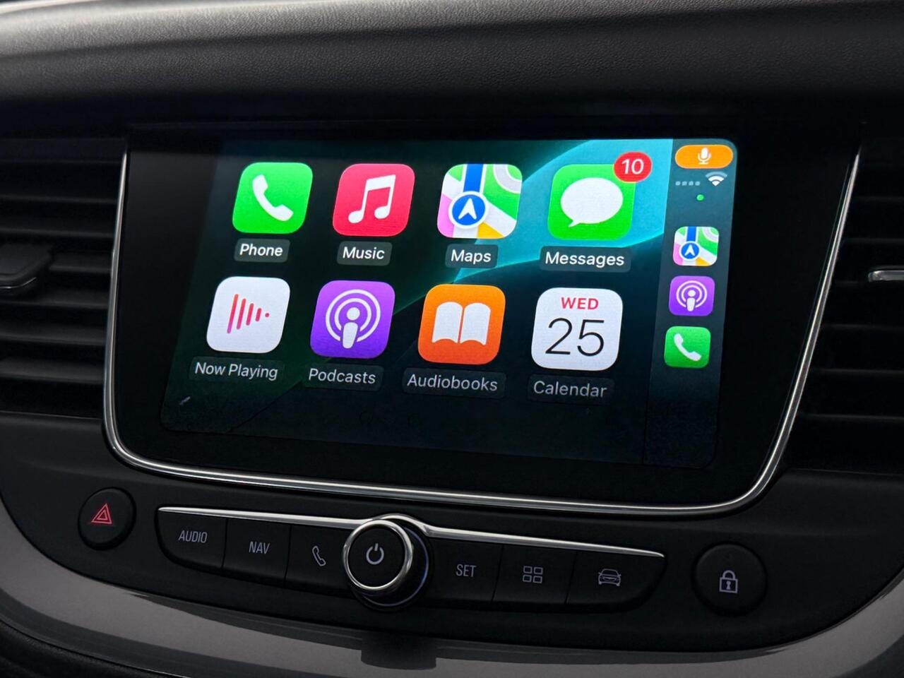 Vauxhall Grandland X thumbnail Infotainment System