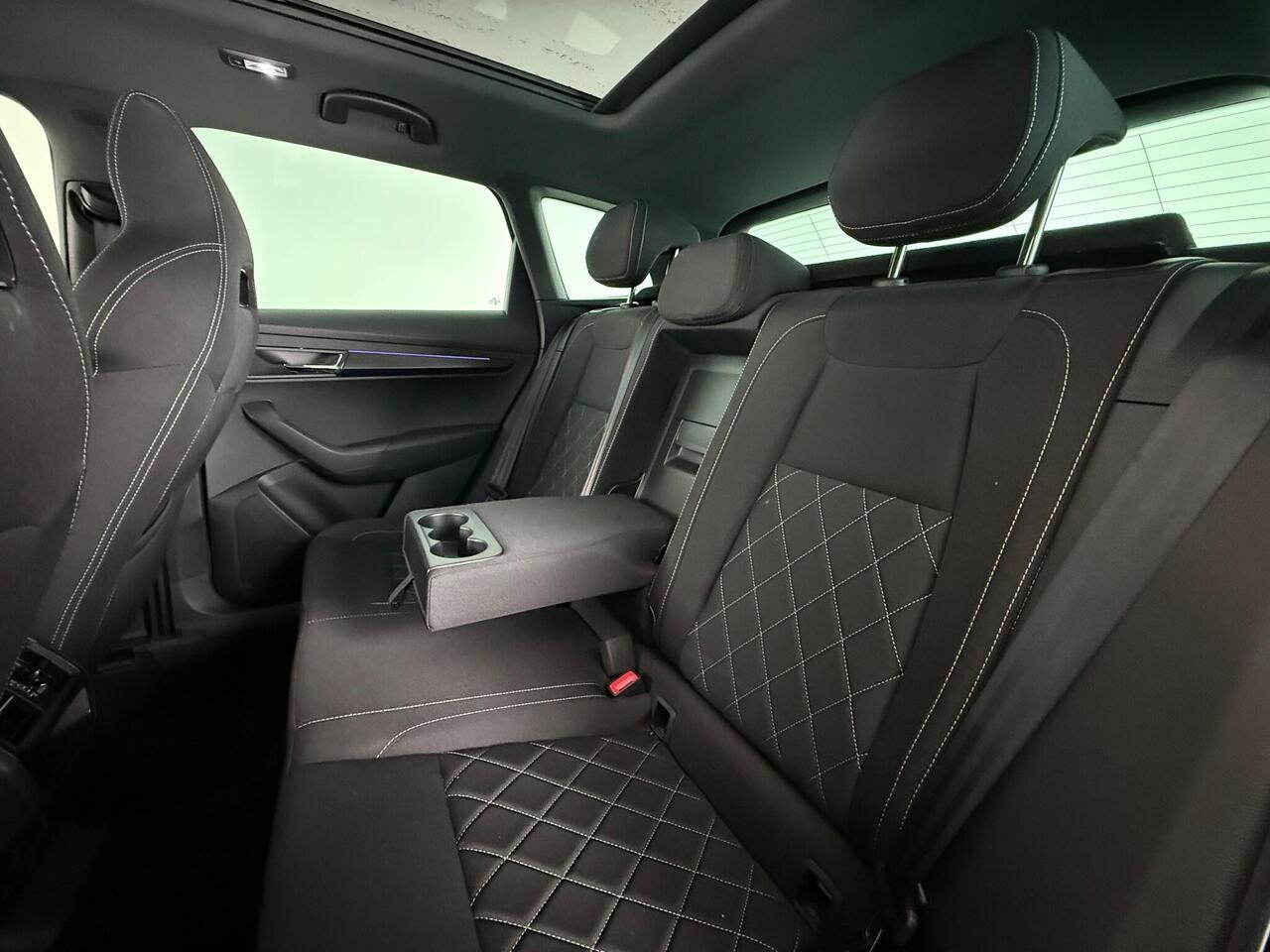 Skoda Karoq thumbnail Seats Rear