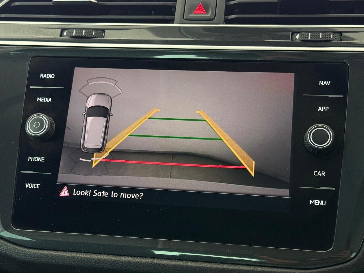 Volkswagen Tiguan thumbnail Infotainment System