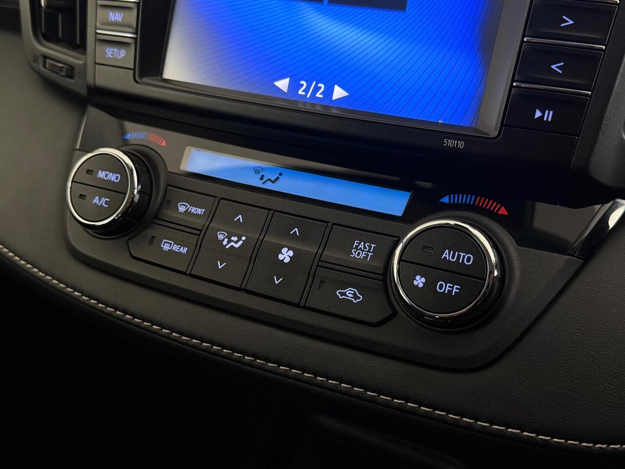 Toyota RAV4 thumbnail Infotainment System