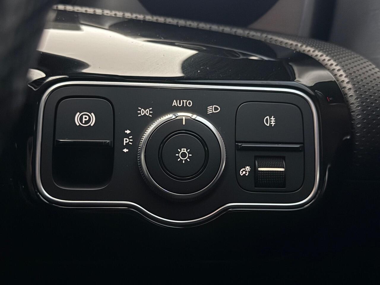 Mercedes-Benz A Class thumbnail Misc Controls