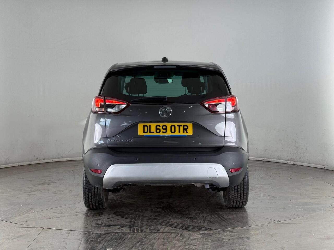 Vauxhall Crossland X thumbnail Rear