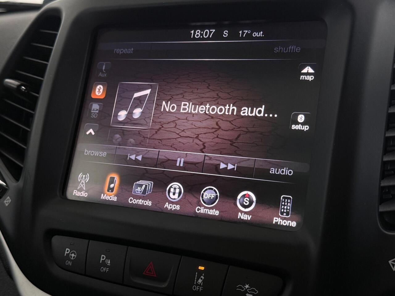 Jeep Cherokee thumbnail Infotainment System