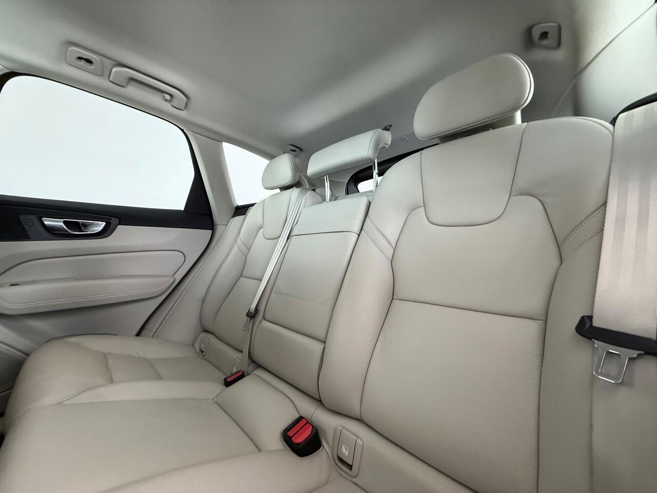 Volvo XC60 thumbnail Seats Rear