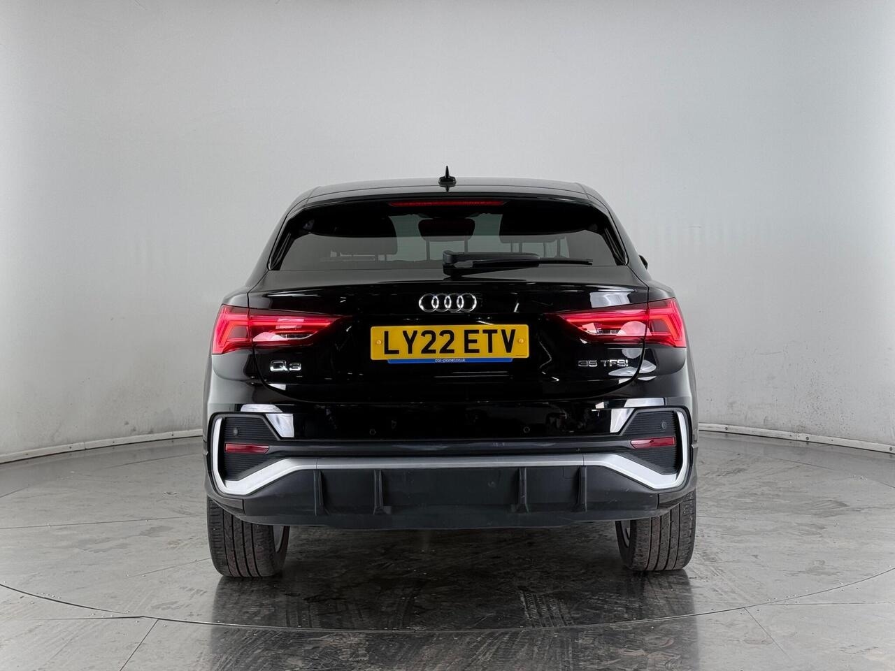 Audi Q3 thumbnail Rear