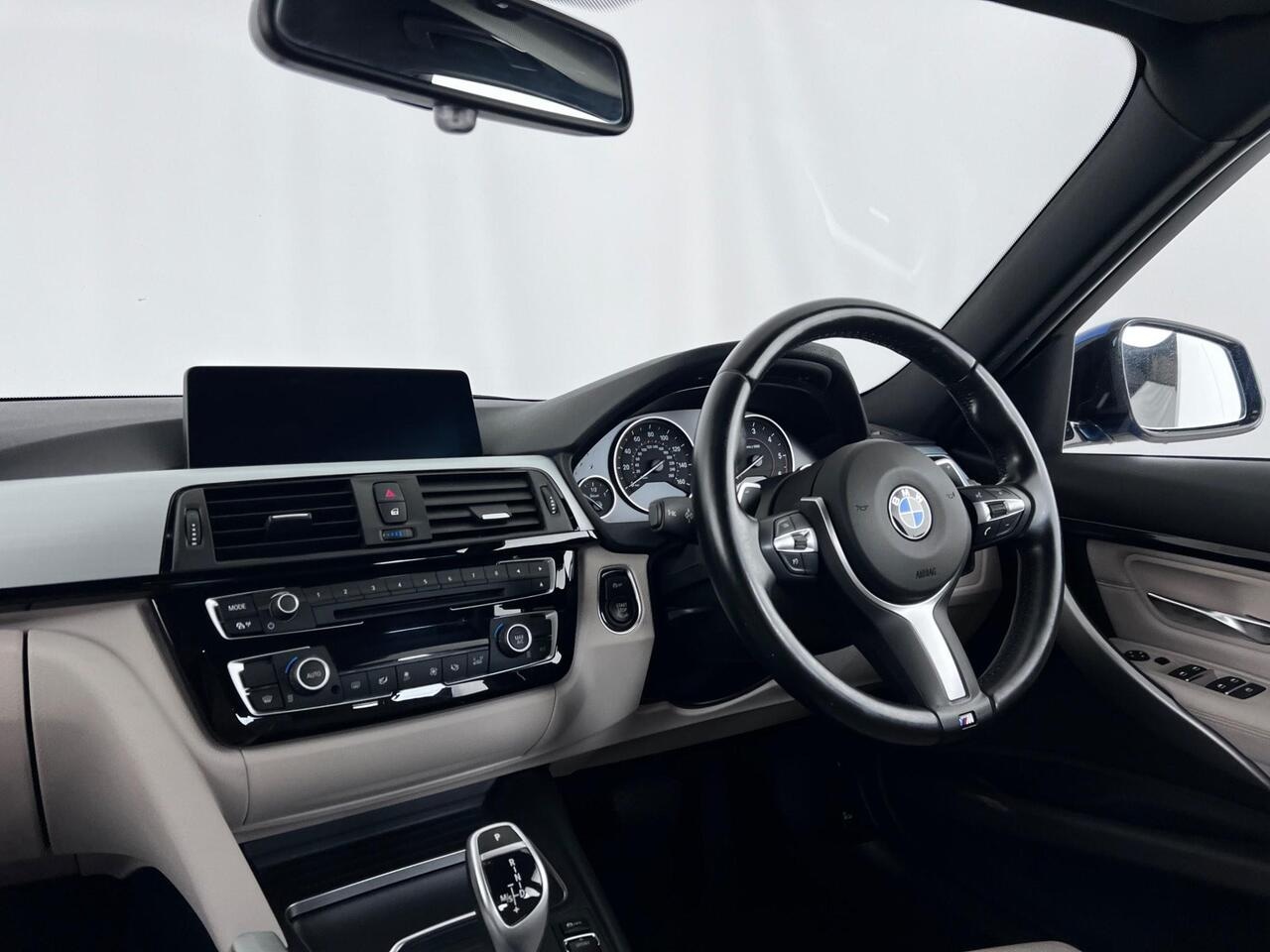 BMW 3 Series thumbnail Interior Front
