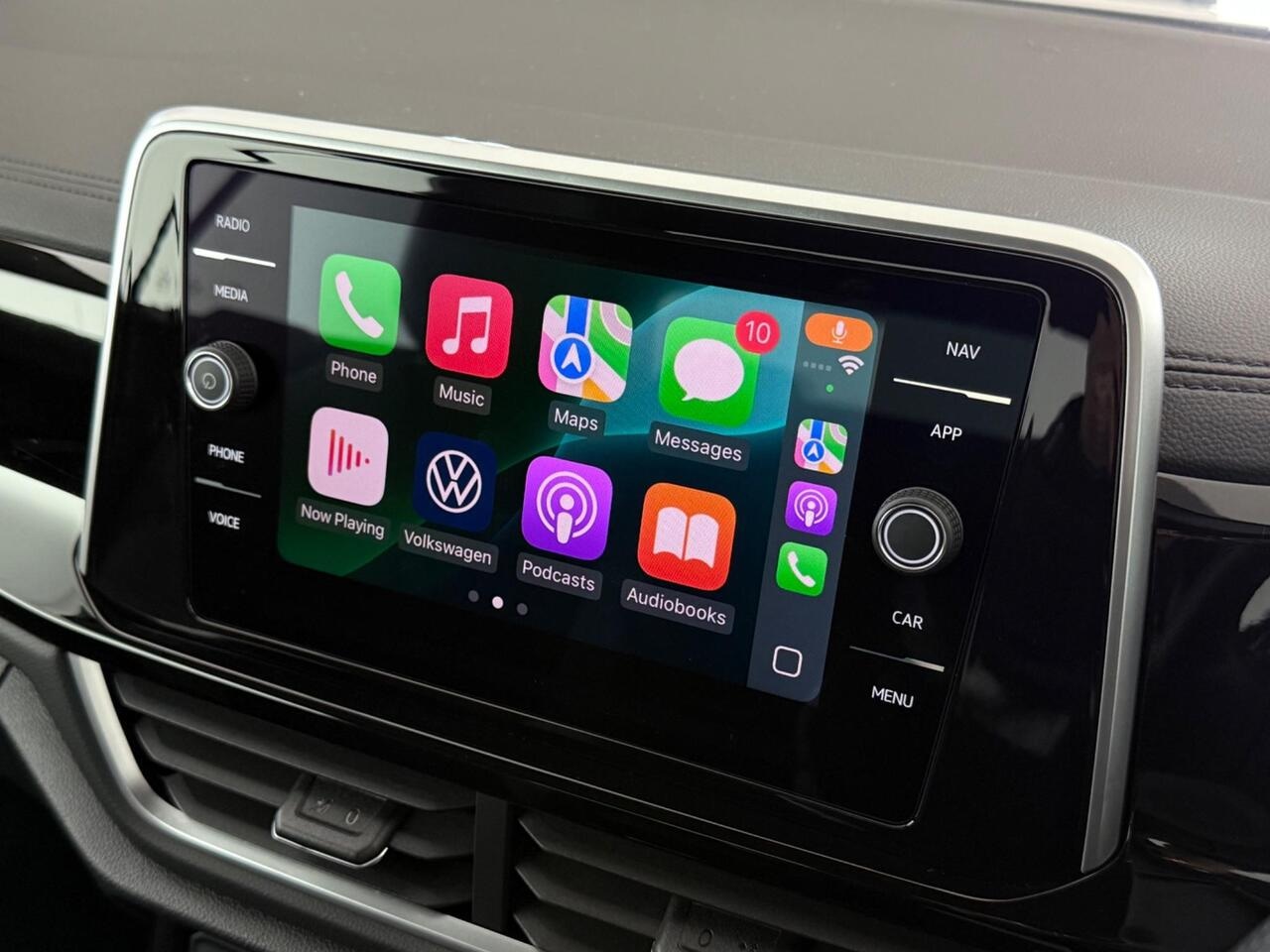 Volkswagen T-Roc thumbnail Infotainment System