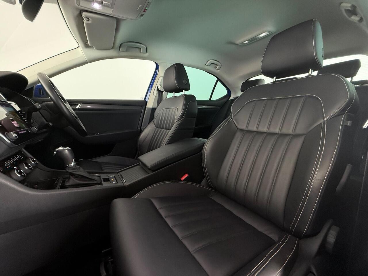 Skoda Superb thumbnail Seat Front Passenger