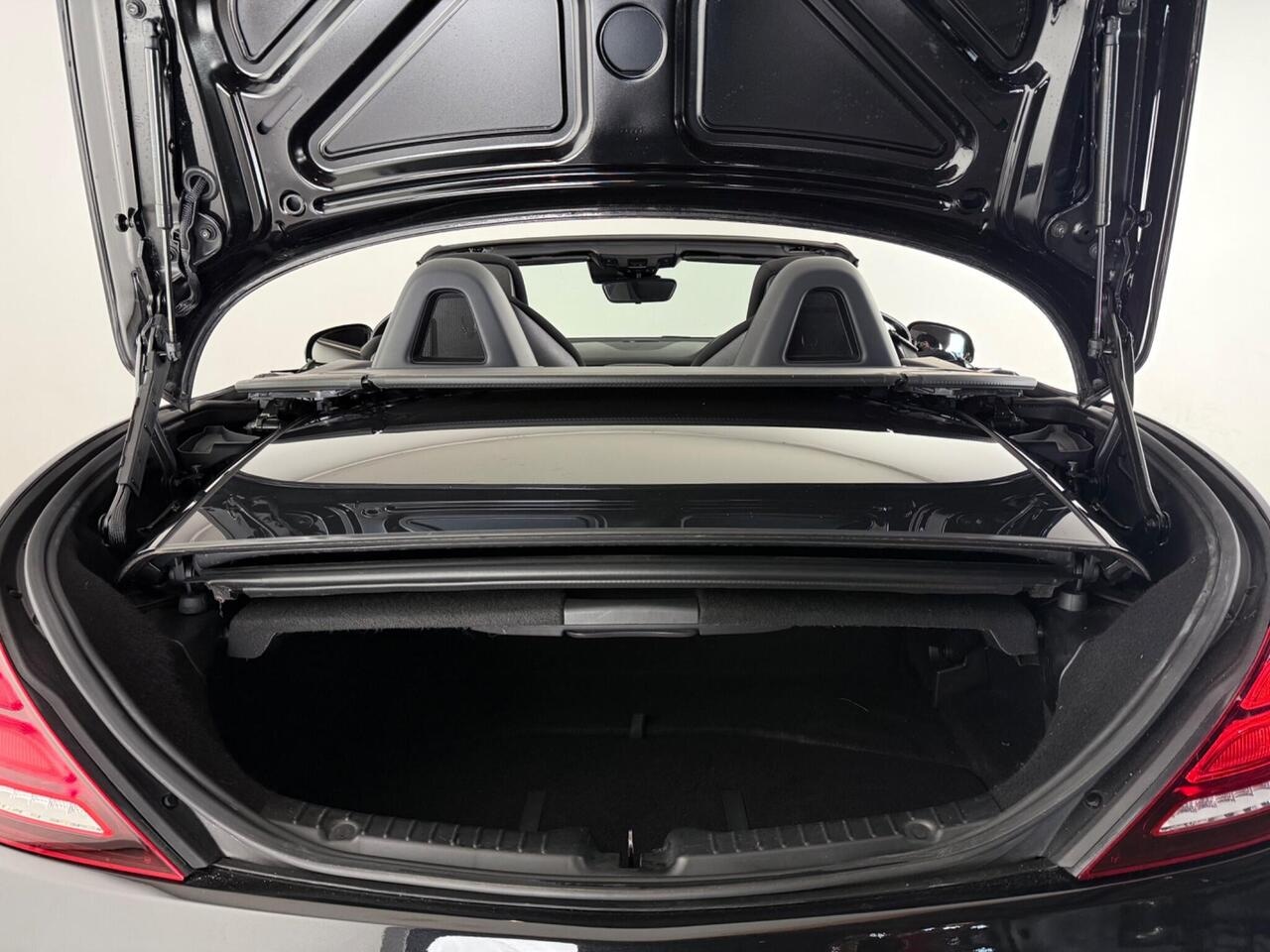 Mercedes-Benz SLC thumbnail Boot