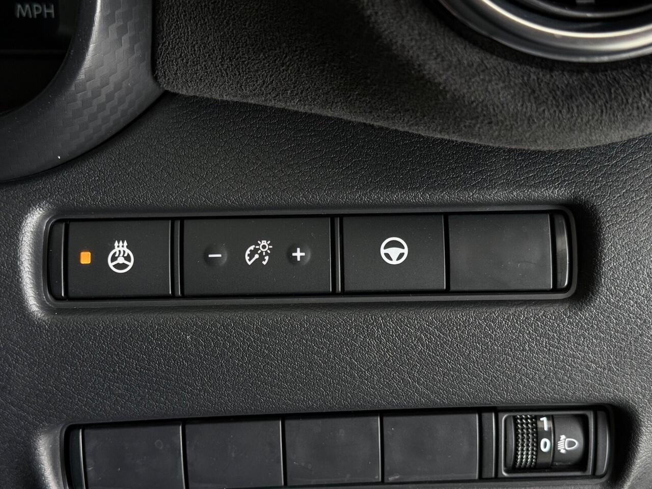 Nissan Juke thumbnail Misc Controls