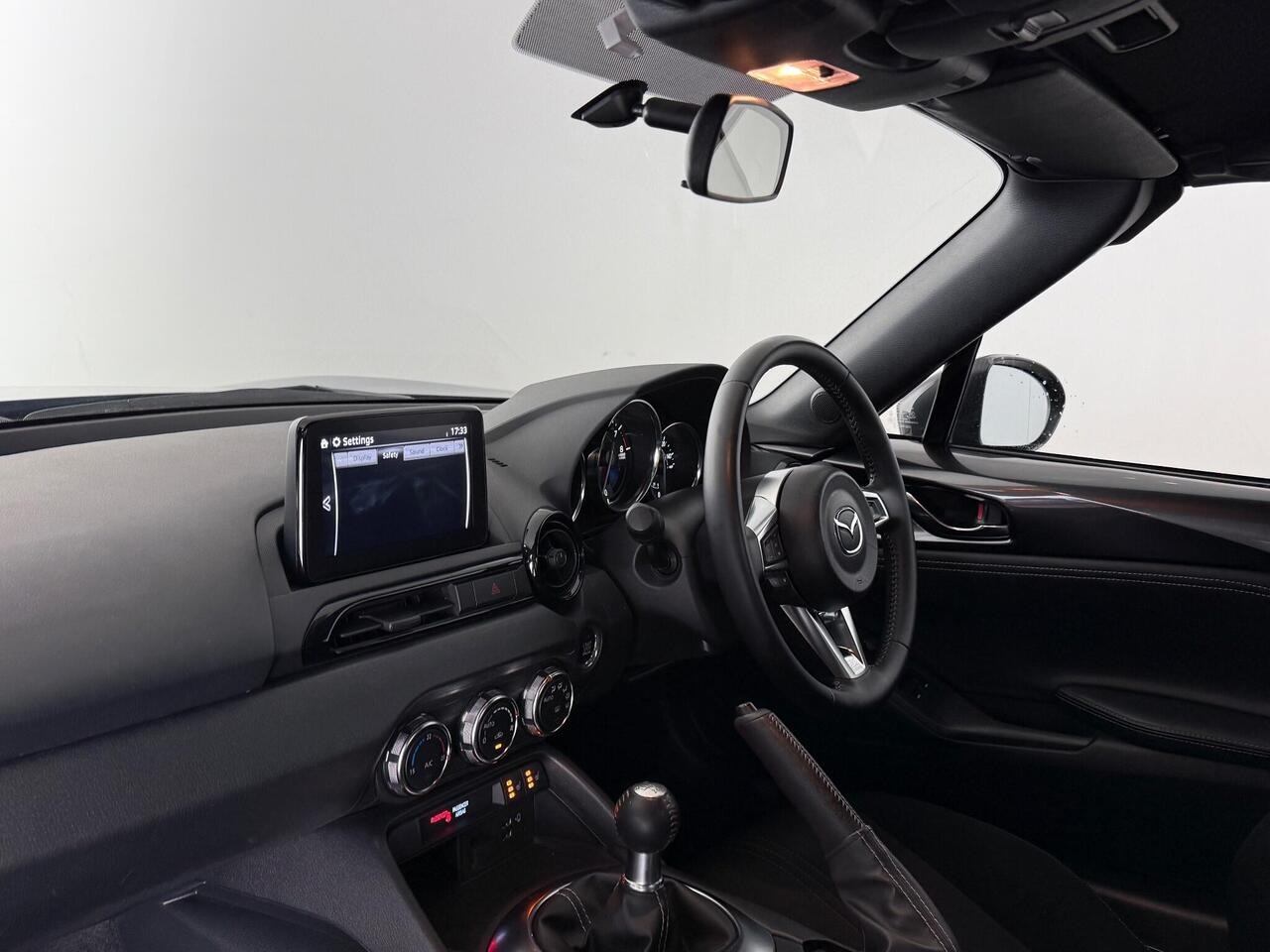 Mazda MX-5 thumbnail Interior Front