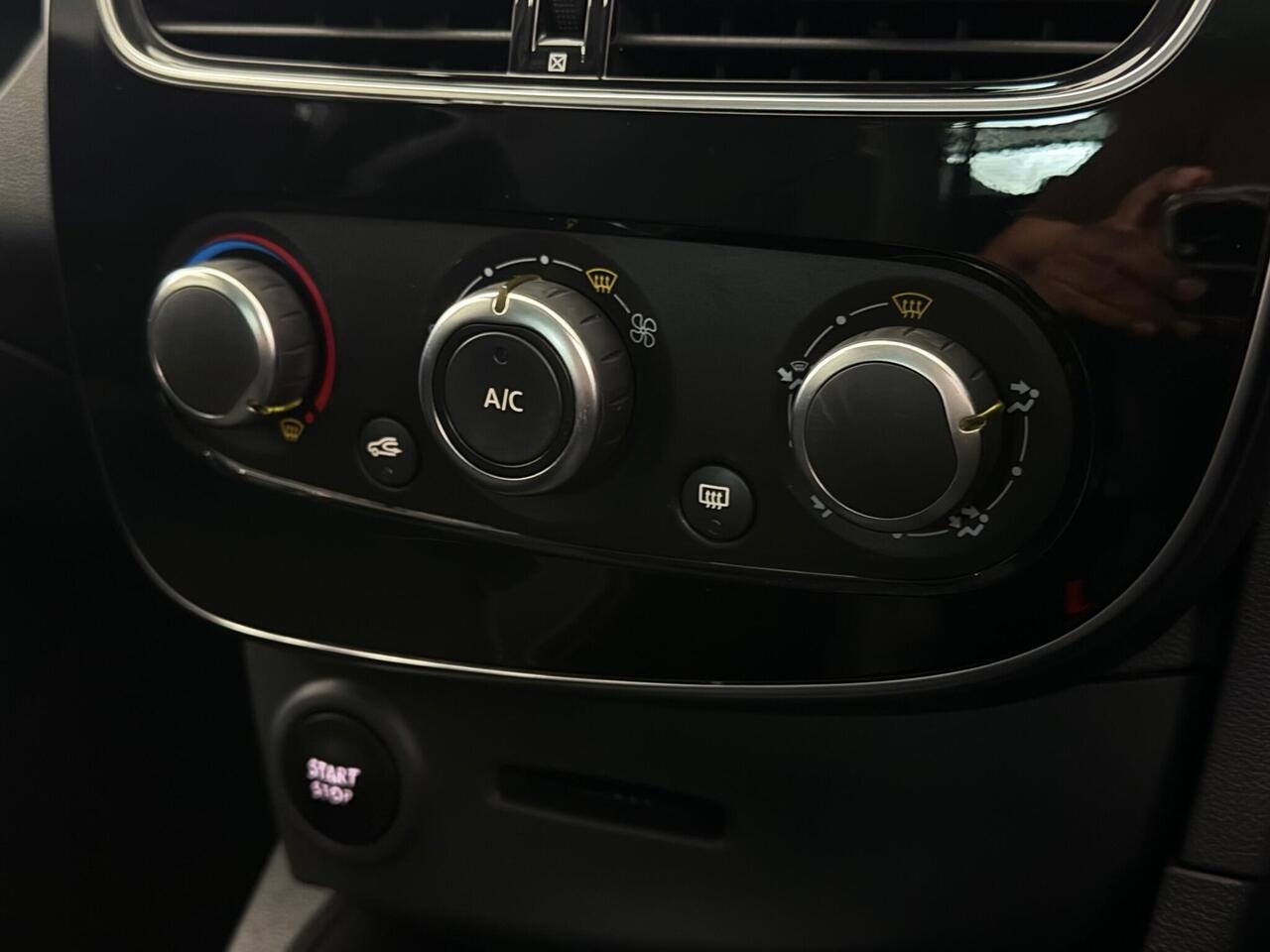 Renault Clio thumbnail Misc Controls