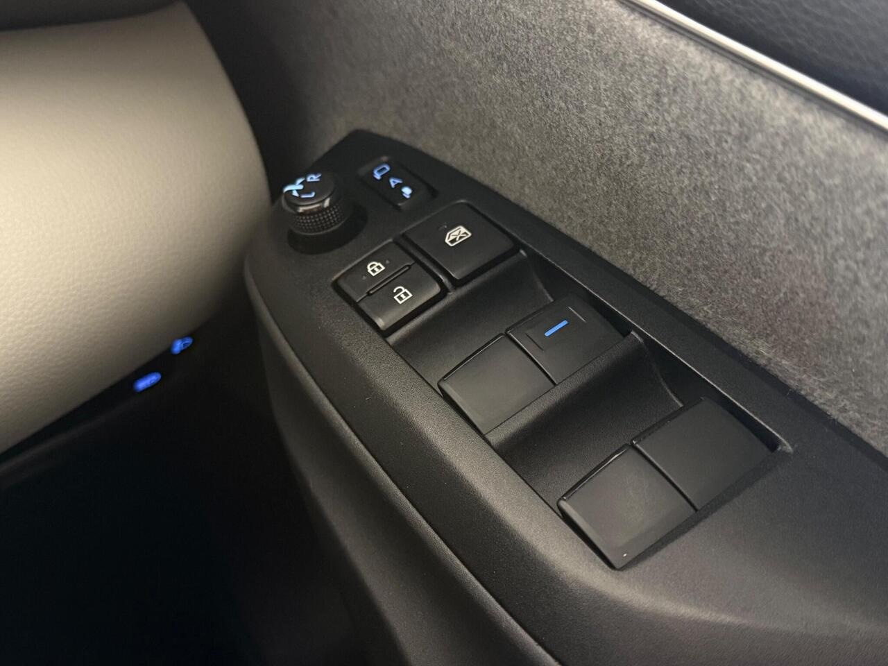 Toyota Yaris thumbnail Misc Controls