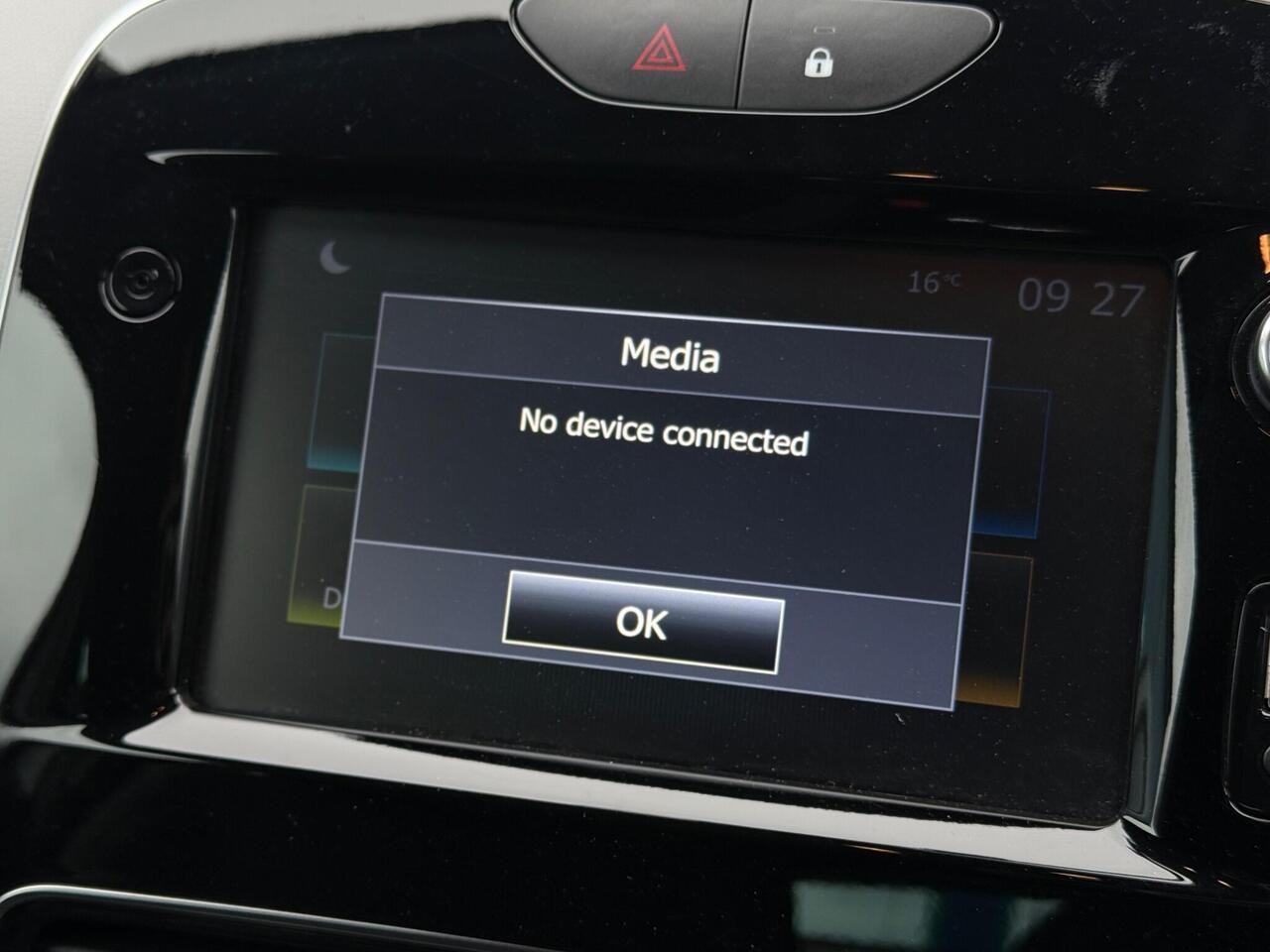 Renault Clio thumbnail Infotainment System