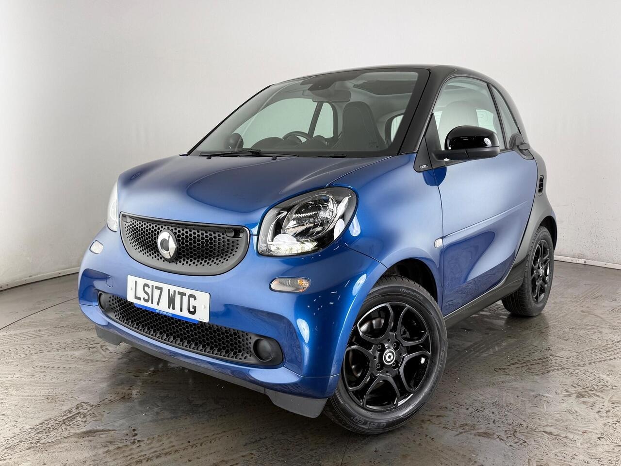 Smart fortwo thumbnail Front Left
