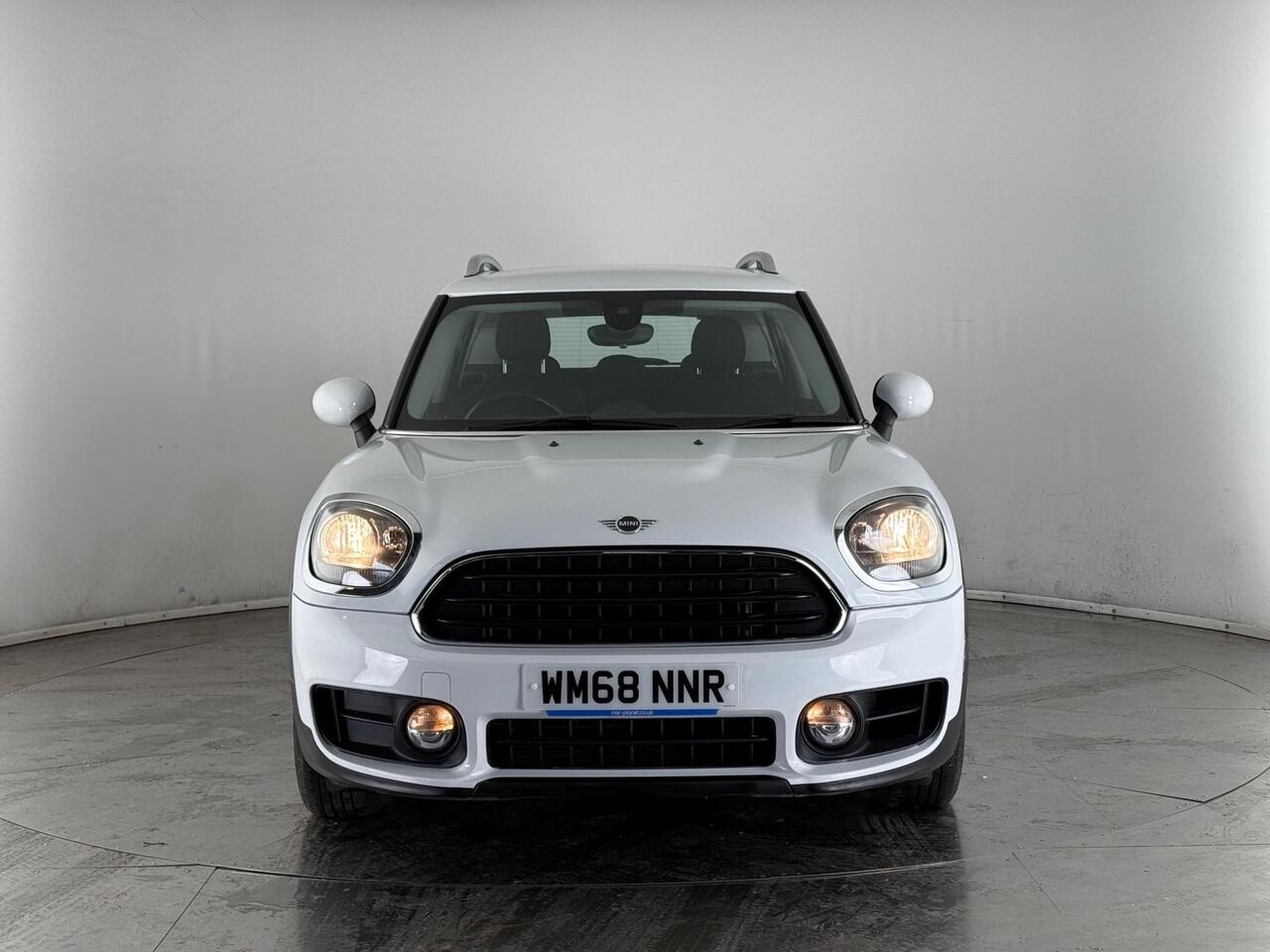 MINI Countryman thumbnail Front