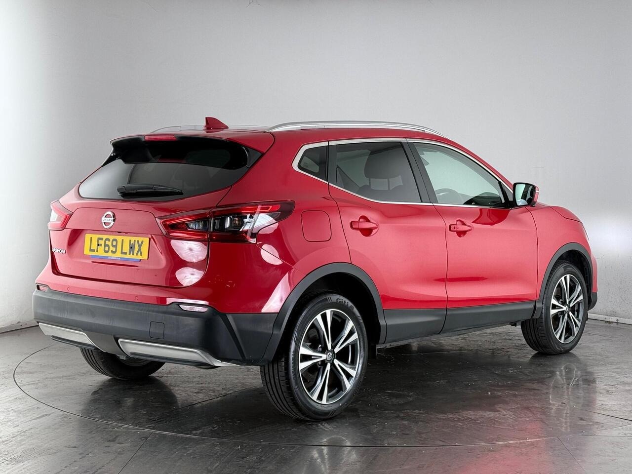 Nissan Qashqai thumbnail Rear Right