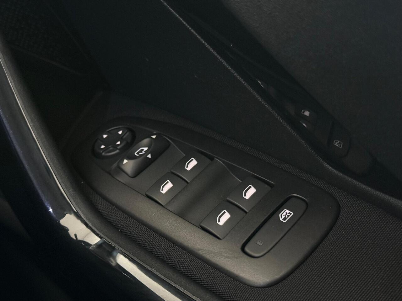 Peugeot 208 thumbnail Misc Controls