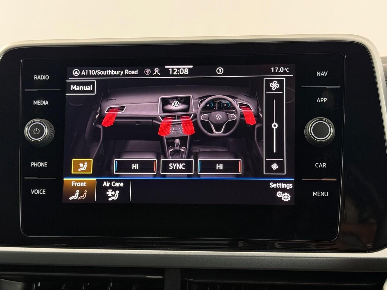 Volkswagen T-Roc thumbnail Infotainment System