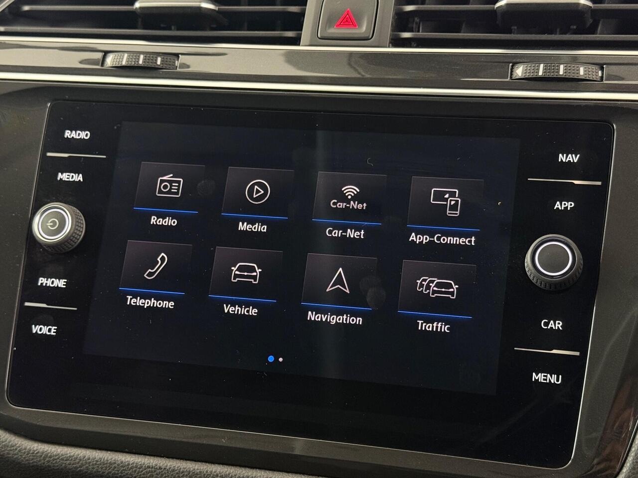 Volkswagen Tiguan Allspace thumbnail Infotainment System
