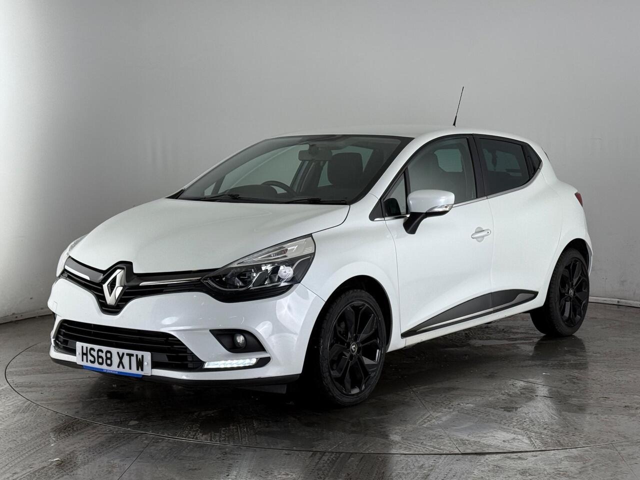Renault Clio thumbnail Front Left