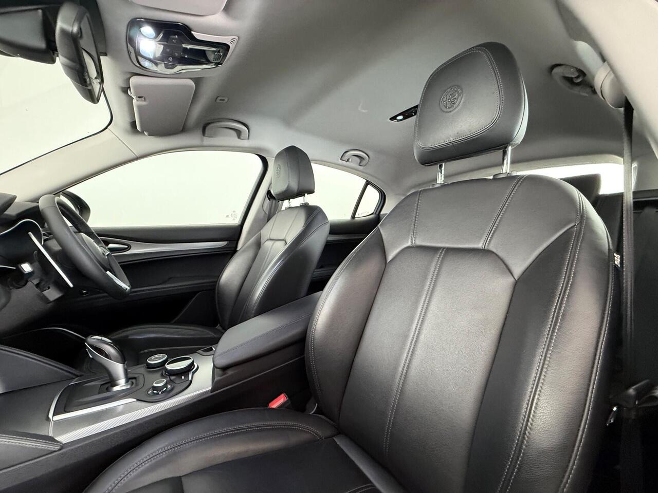 Alfa Romeo Stelvio thumbnail Seat Front Passenger