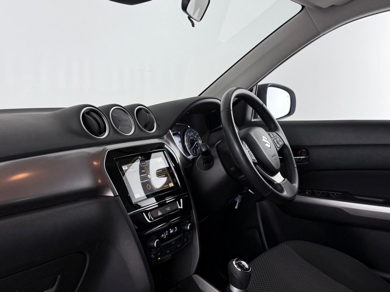 Suzuki Vitara thumbnail Interior Front
