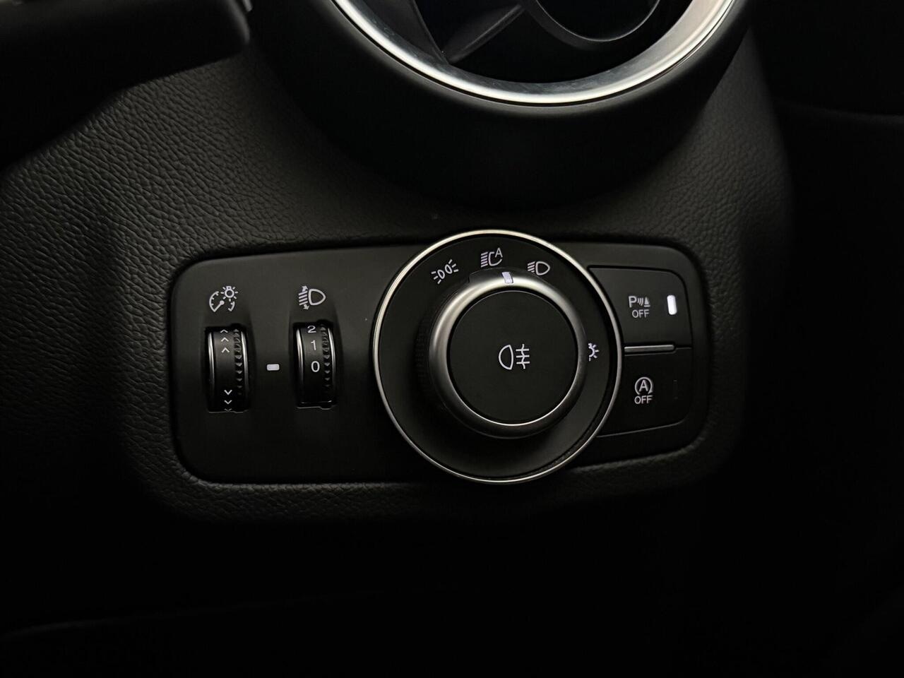 Alfa Romeo Stelvio thumbnail Misc Controls