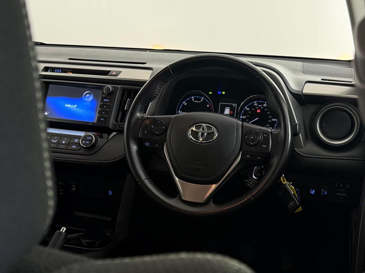 Toyota RAV4 thumbnail Steering Wheel