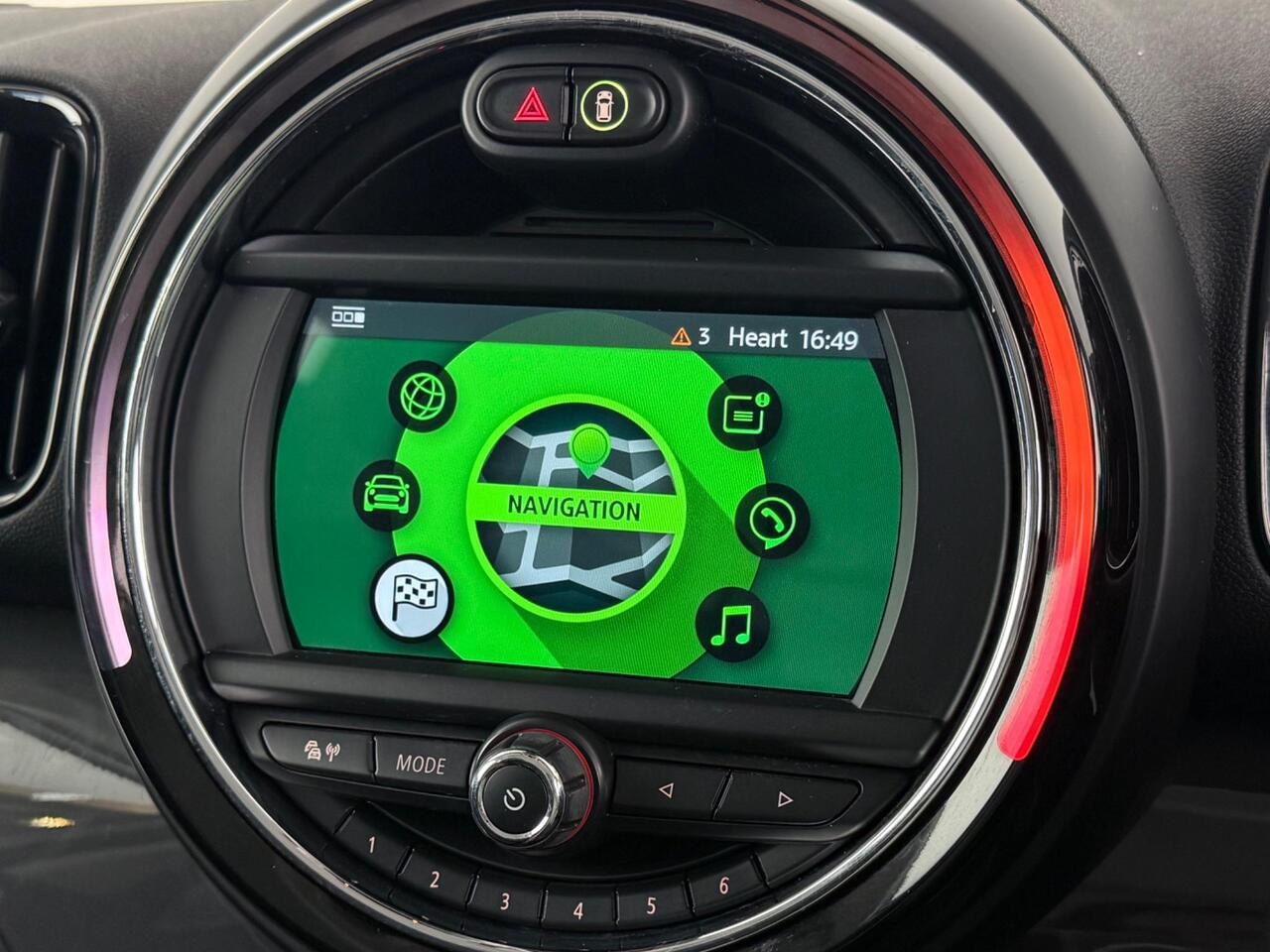 MINI Countryman thumbnail Infotainment System