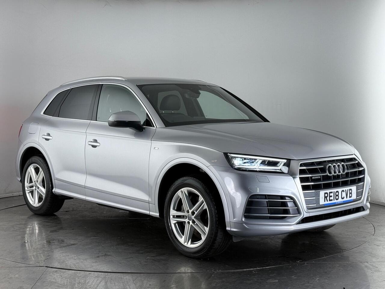 Audi Q5 thumbnail Front Right