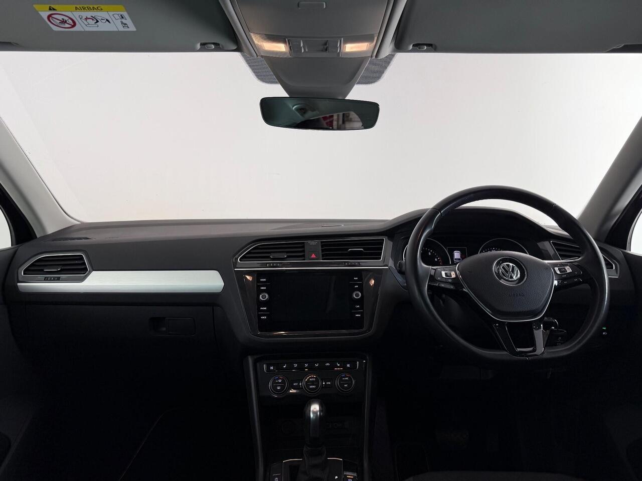 Volkswagen Tiguan thumbnail Interior Front