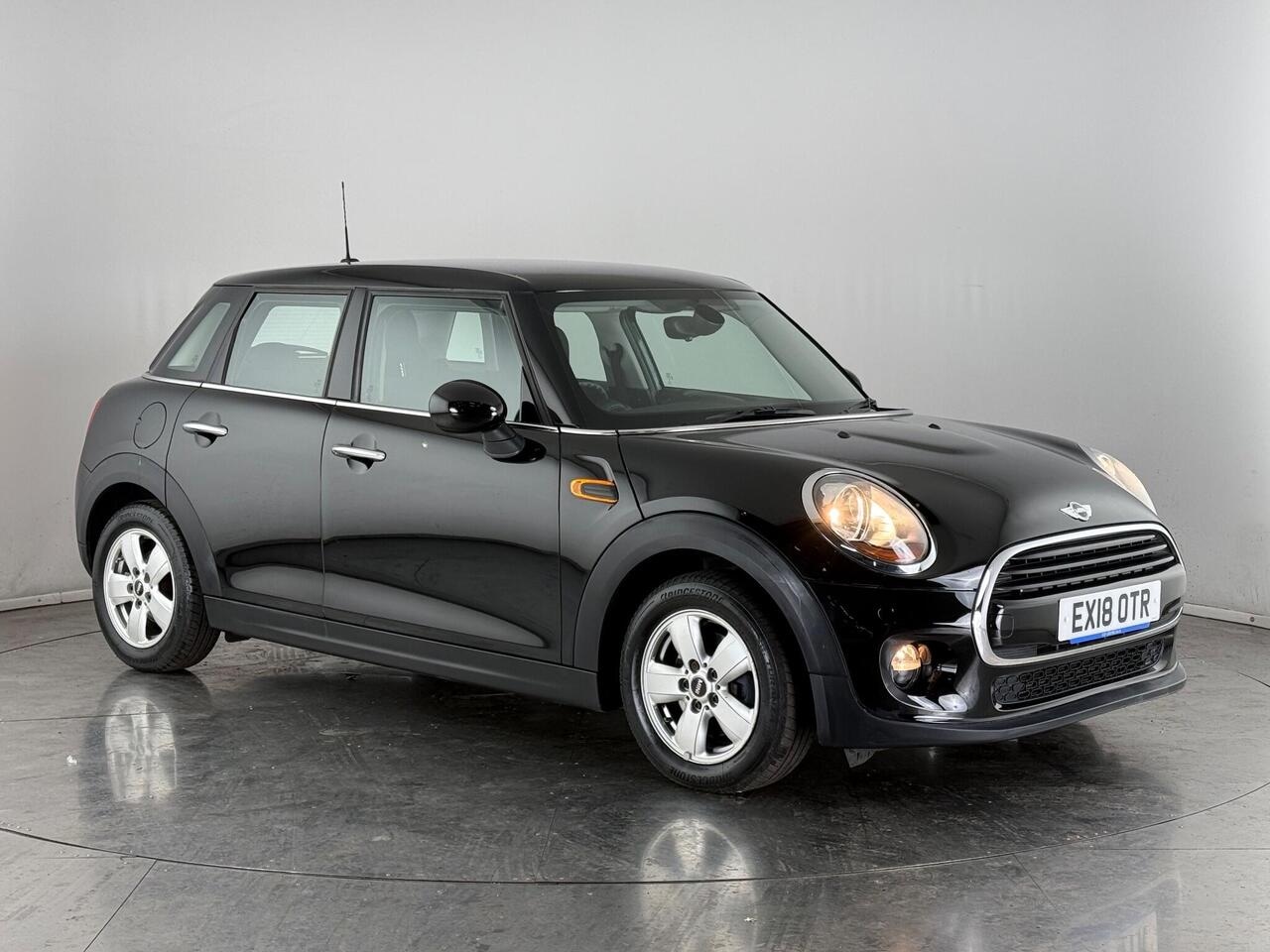 MINI Hatch thumbnail Front Right