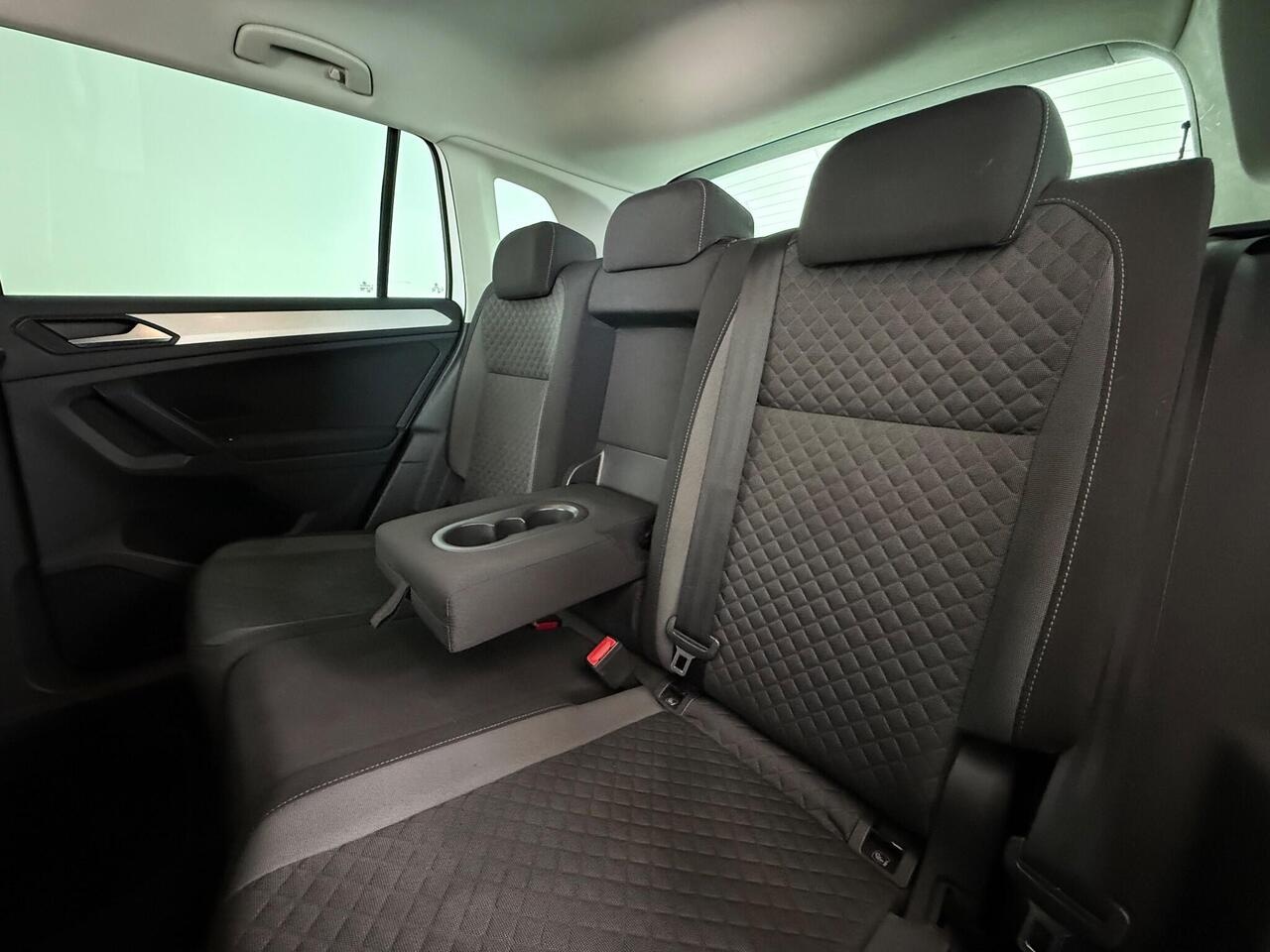 Volkswagen Tiguan thumbnail Seats Rear