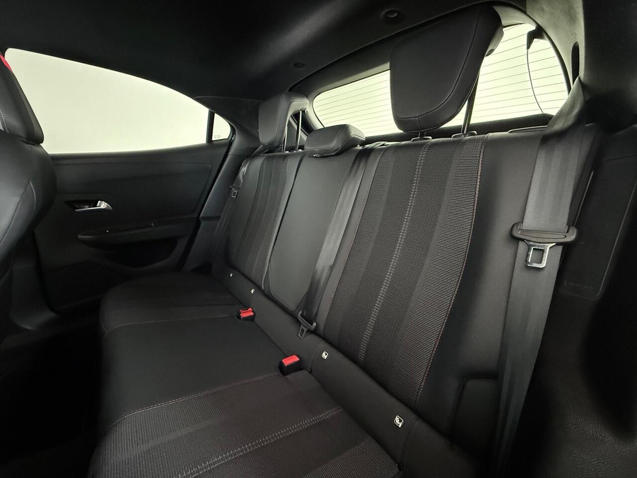 Vauxhall Mokka thumbnail Seats Rear