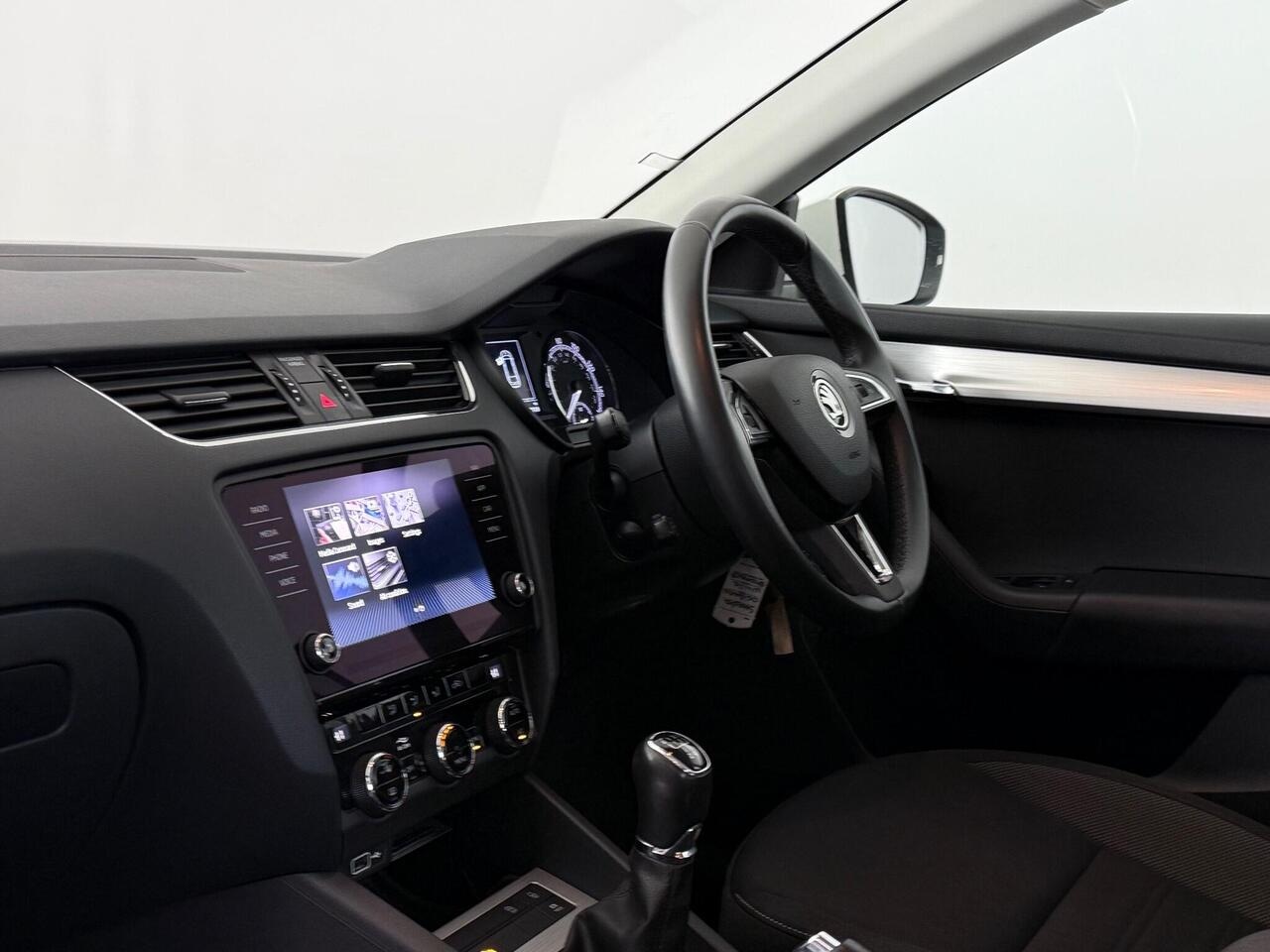 Skoda Octavia thumbnail Interior Front