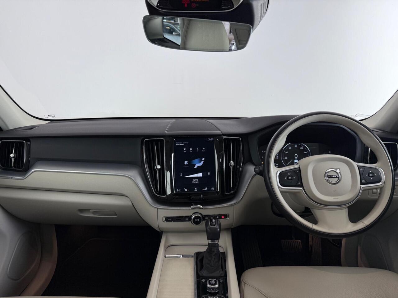 Volvo XC60 thumbnail Interior Front