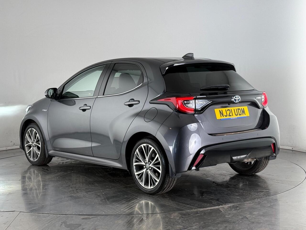 Toyota Yaris thumbnail Rear Left